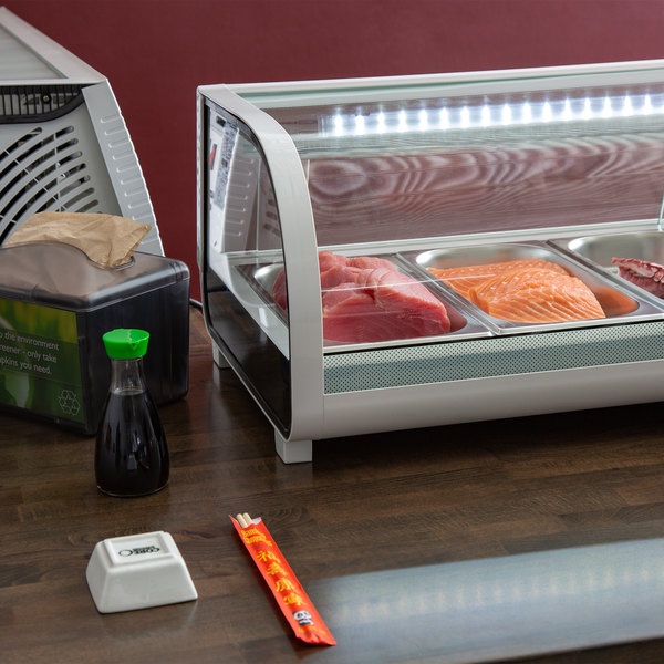 nr rts 103L 2 Vitrina Refrigerada para Sushi NR-RTS132L, también ideal para exhibir productos como Ensaladas y Bocadillos. Con cristal curvo y capacidad para 5 Charolas-Insertos Medios incluidos. Capacidad de 132 Lts.