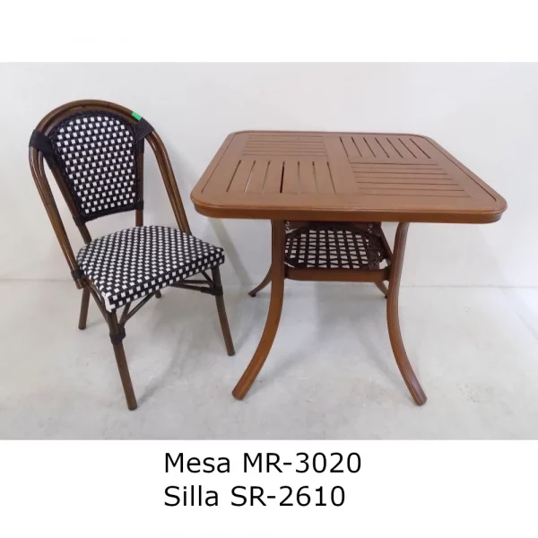 Mesas y sillas para exterior de restaurante